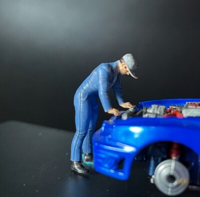 1/64 Standing Auto Mechanic Miniature Scene Props Painted Figure Model