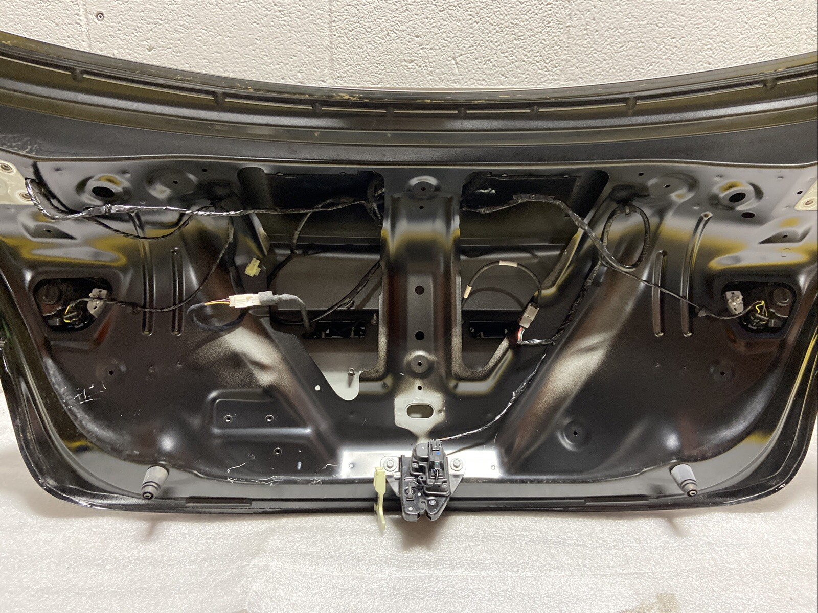 2014-2023 Maserati Ghibli SQ4  Rear Trunk Deck Lid Door OEM Lights included