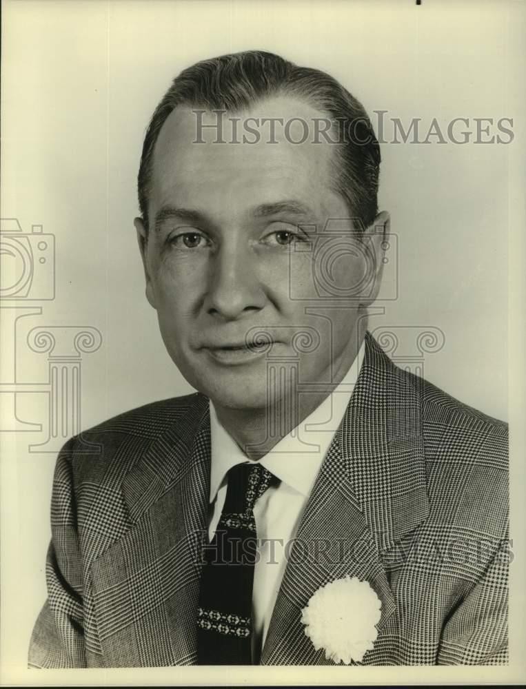 Press Photo Close Up of Man in Suit - sap36758