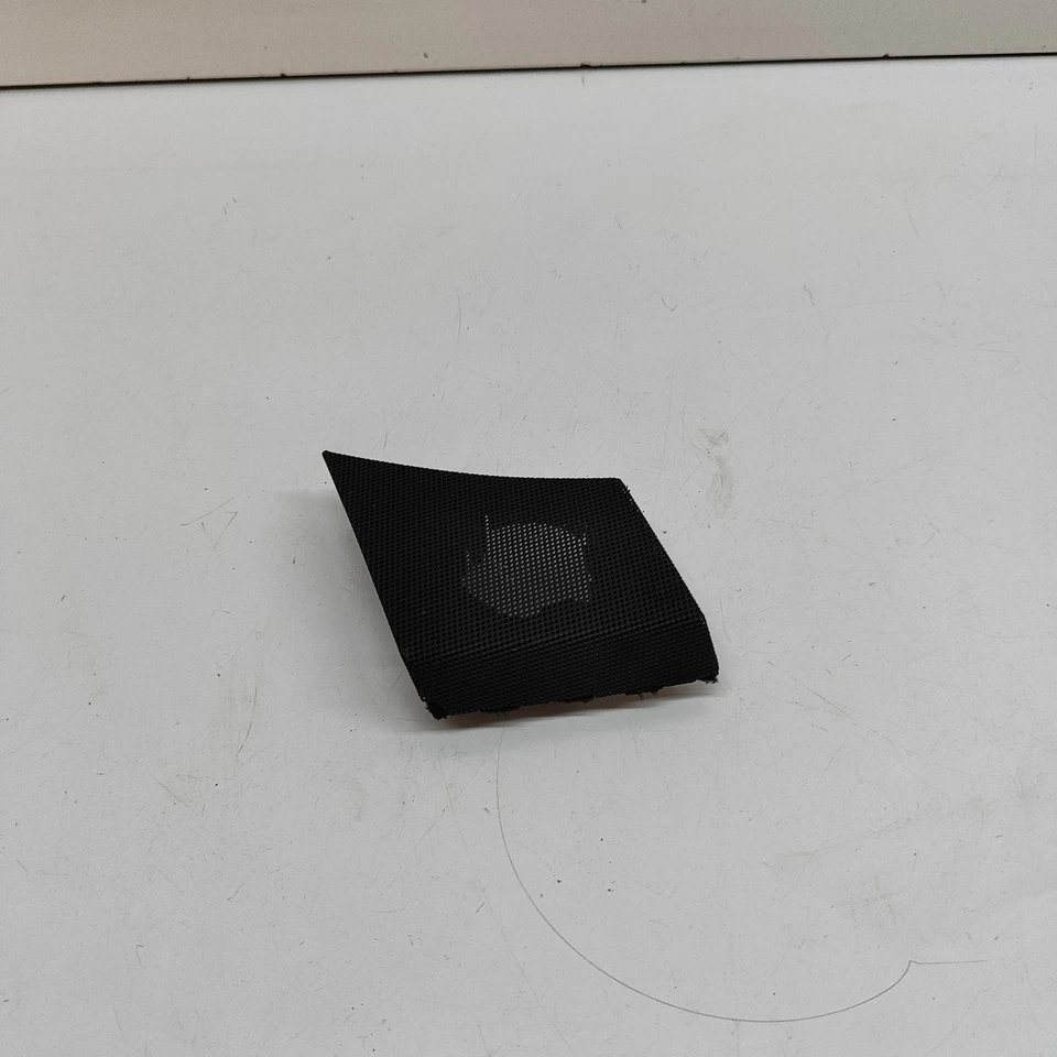 MERCEDES-BENZ AMG GT C190 Loudspeaker Cover A1906800389 4.0 Petrol 31494502 - Image 3 of 4