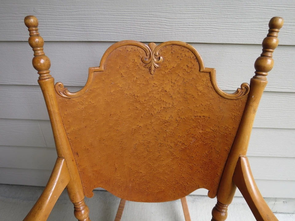 Mecedora antigua victoriana Birdseye chapa de arce madera balancín respaldo alto Foto 2 de 4