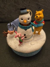 Hallmark Ornament 2009 SNOWMAN SURPRISE Winnie the Pooh MAGIC SOUND MOTION 