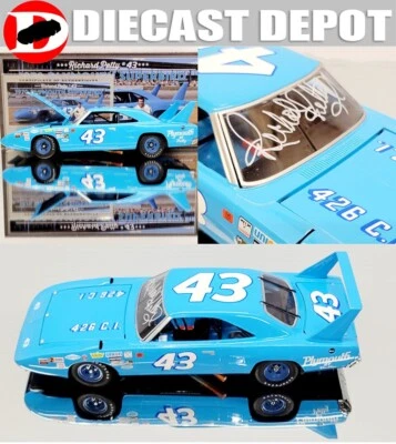 AUTOGRAPHED RICHARD PETTY  1970  Super bird 1:24 University of Racing - Picture 4 of 7