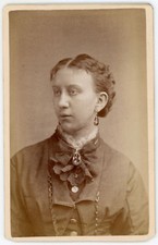 WOMAN, FAINT CHIN, LOTS OF JEWELRY. CDV. ALLEGHENY, PA.