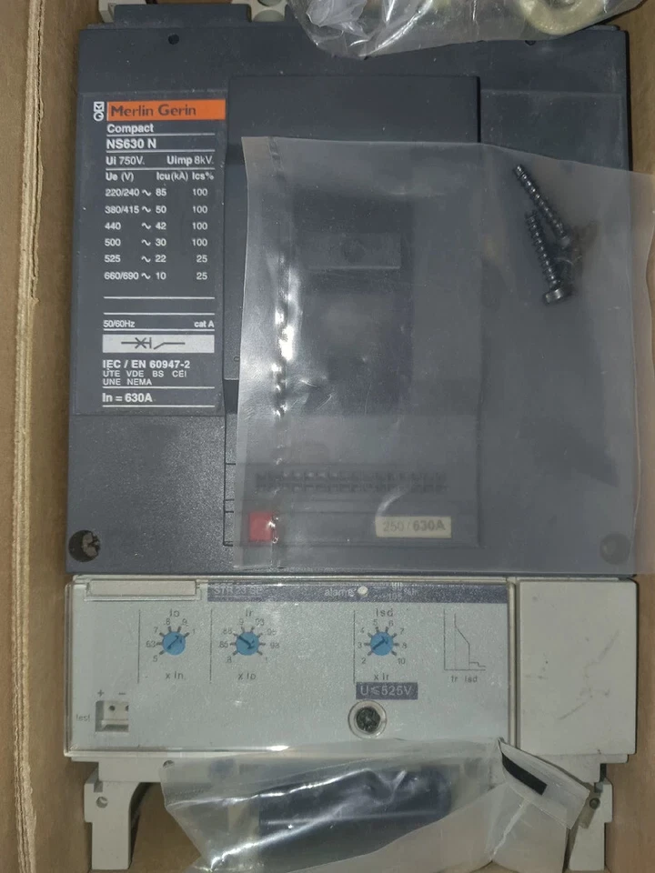 MERLIN GERIN 32895 NS630H STR23SE 630 3P3t circuit breaker .NEW IN BOX .DHL - Image 2 of 2