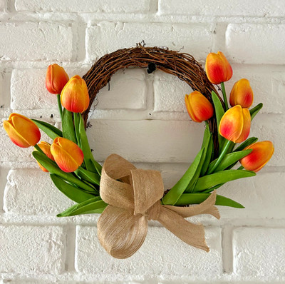 Handgefertigter Frühling Blumenkranz, hängende Tür Wanddeko, künstliche Tulpen
