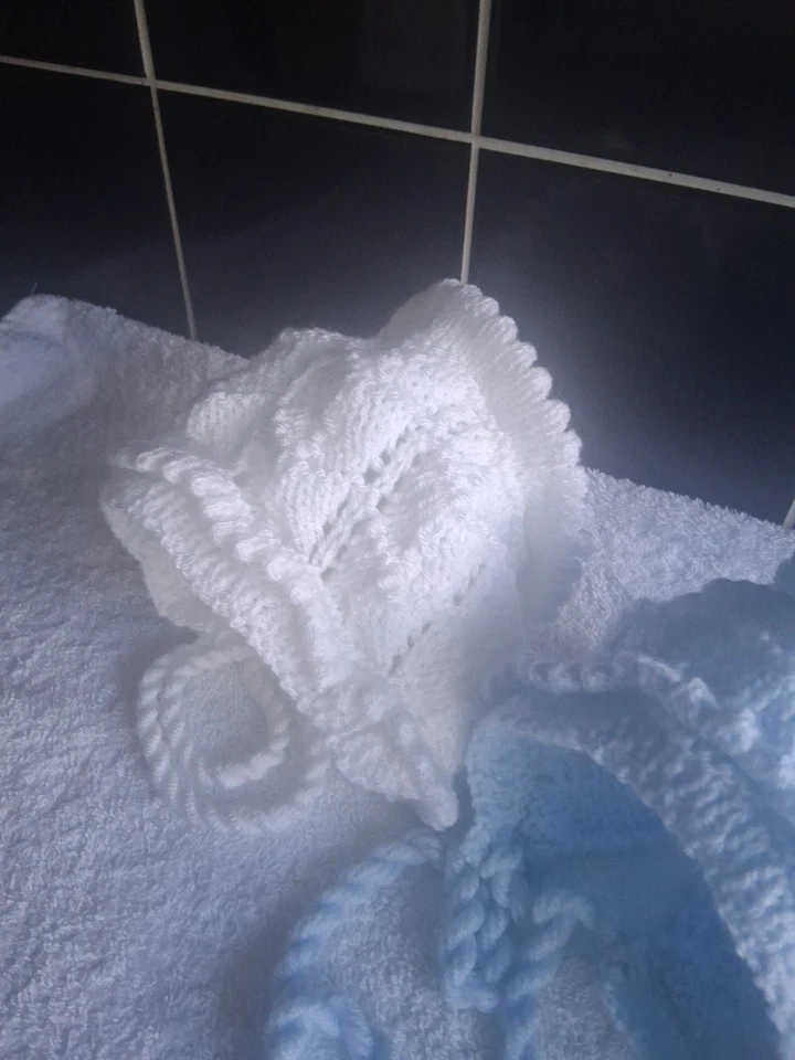 Sombrero/Gorros Tejido a Mano Bebé Niñas 0/3 Meses Totalmente Nuevo Foto 4 de 4