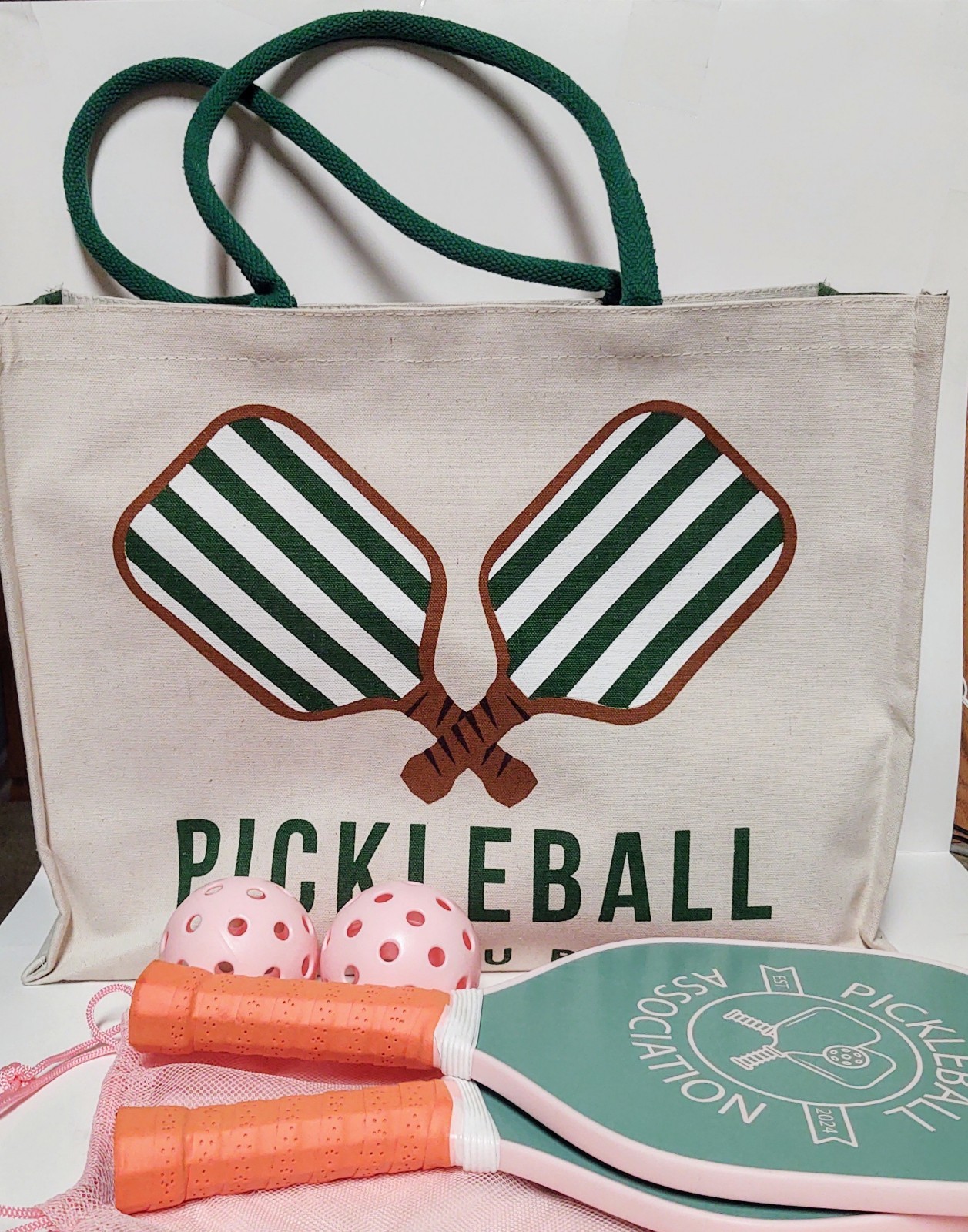 SE Pickle Ball Association Set 2 paletas y bolas, bolsa de mano grande, bolsa de red usada en excelente estado