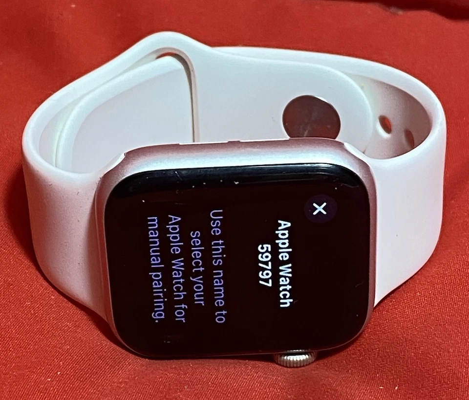 Apple Watch Series 6 GPS 40mm Aluminum Case Bundle UNLOCKED - Image 3 of 4