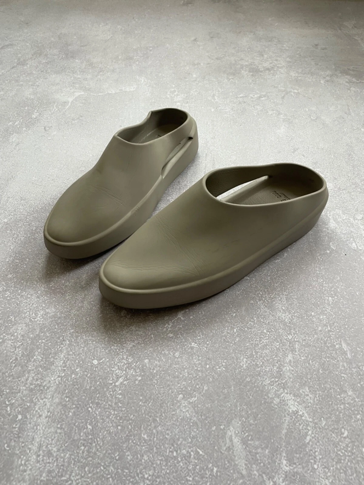 FEAR OF GOD ESSENTIALS Sandali Fear Of God Slides The California in schiuma grigio marrone scuro slip on mules US 12 EU 46