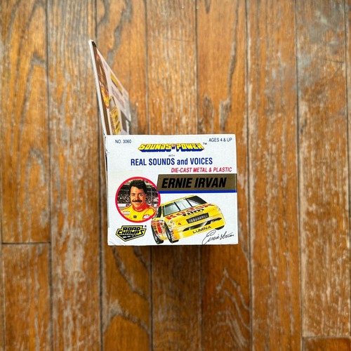 1/43 ROAD CHAMPS Sounds of Power ERNIE IRVAN Stock Car NASCAR 1992 WORKS - Picture 5 of 7