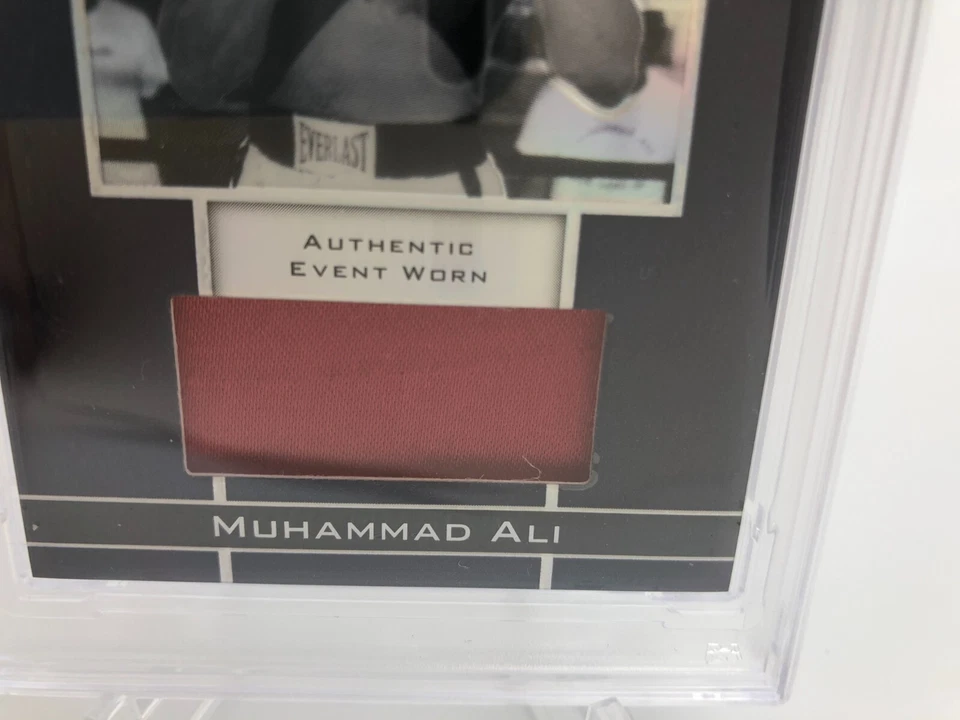 MUHAMMAD ALI  EVENT WORN 2011 LEAF METAL RARE/25 PRISM BLUE Relic PSA AUTHENTIC - Image 2 of 4