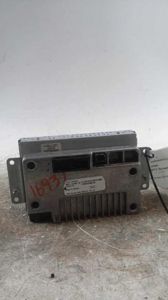 Pantalla de infoentretenimiento usada se adapta a: Ford Explorer 2015 interfaz multimedia frontal ID C1BT Foto 2 de 4