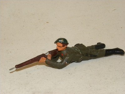 FIGURE COMPOSITION DURSO HUNTER ARDENNES SHOOTING LAYER WITH ELASTOLIN RIFLE