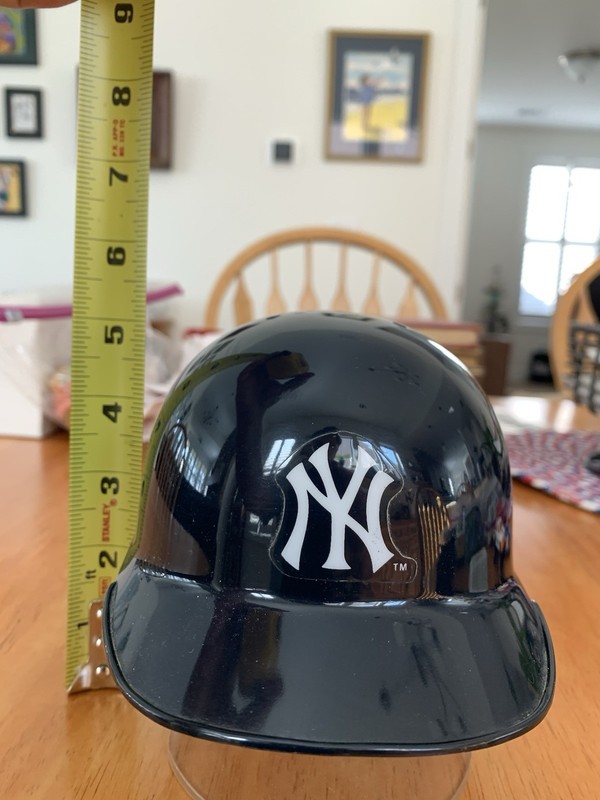 New York Yankees Mini Batting Helmet W/stand