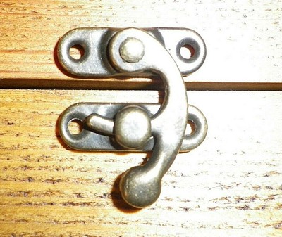 Paar Schnallenverschlüsse Kastenschließer Riegel Dekoration verziert Bronze Finish C016