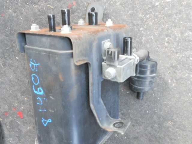 Fuel Vapor Charcoal Canister 1998 Mitsubishi Montero Sport 3.0L - Image 2 of 4