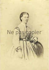WOMAN circa 1865 CDV by WOLFRAM PAINTER in DRESDEN DEUTSCHLAND