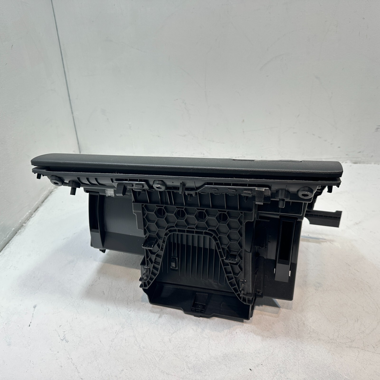 VOLKSWAGEN ATLAS 2018-2023 DASH DASHBOARD GLOVE BOX STORAGE COMPARTMENT OEM