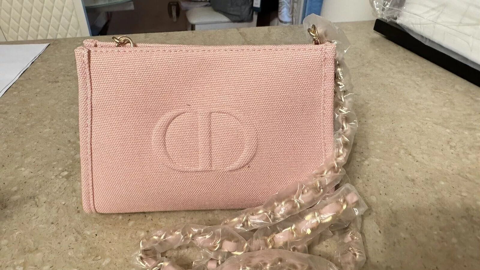 Chaîne bandoulière DIOR sac de soirée rose pochette beauté cosmétique NEUF