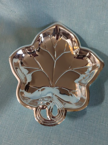 Vintage Silver Plated Leaf Shaped Dish with Original Box (13542) - Picture 8 of 8
