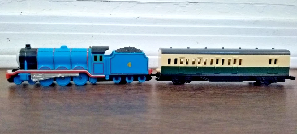 Tomica Long Thomas & Friends Gordon & Express Coach Diecast Train Engine Used - Image 4 of 4