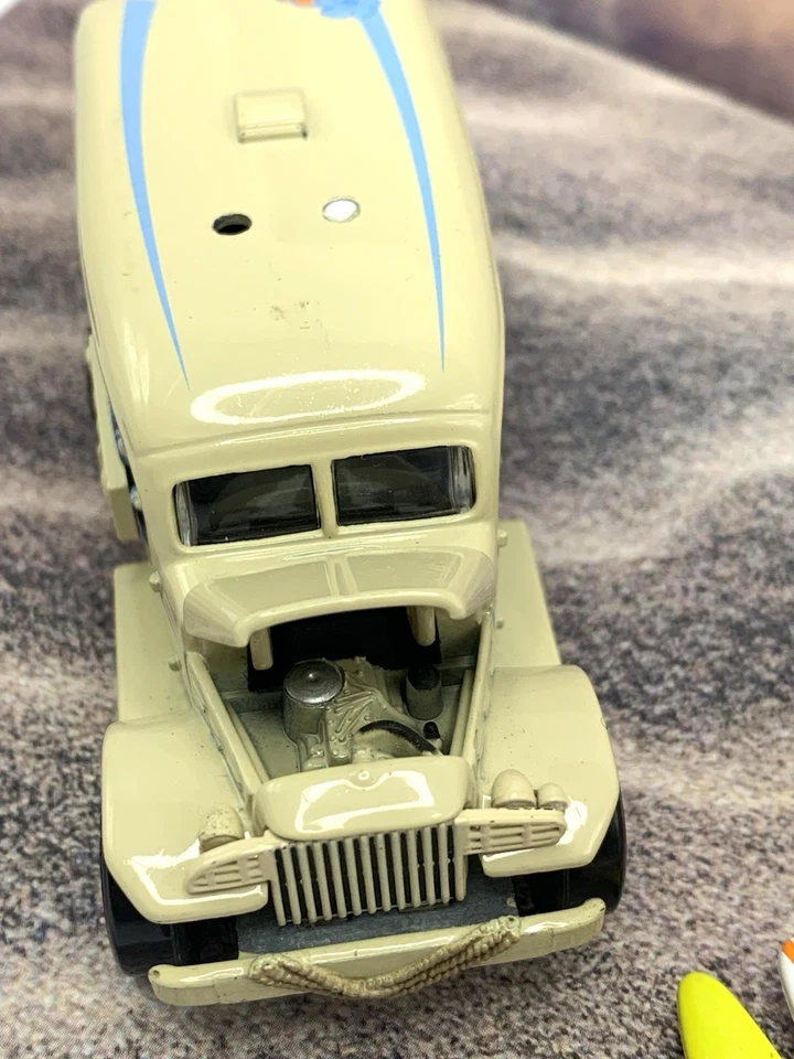 Отдельные доски для серфинга Johnny Lightning Surf Rods Beach Blanket Boogie WWII Dodge - Изображение 4 из 4