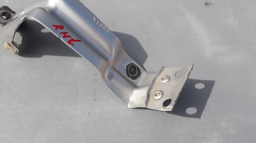 2015 Honda Crosstour Front Right Side Fender Lower Support Mount Bracket OEM - Picture 9 of 16