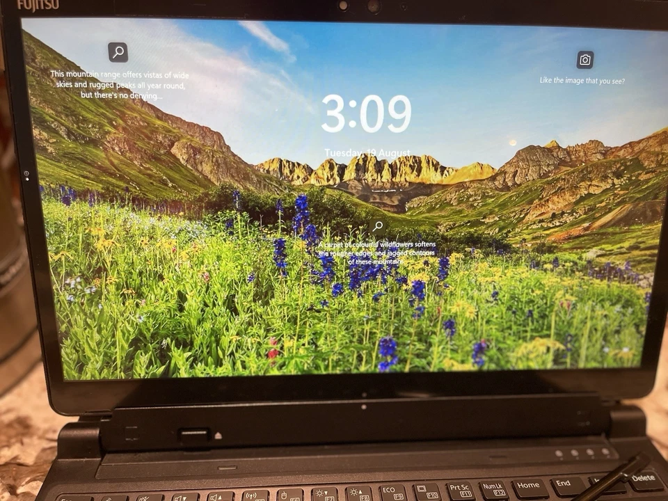 Fujitsu Q739 13.3" Tablet i5 8GB 128GB SSD Win 11 Pro + Keyboard Bundle - Image 3 of 4