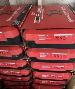 (1) Milwaukee 3697-22 M18 FUEL Sans fil 2-Tool Cas de portage dur ONLY neuf