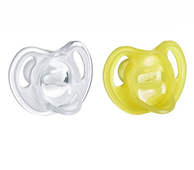 Tommee Tippee Ultra-Light Silicone Pacifier 2-Pack Size 6-18 Months Yellow