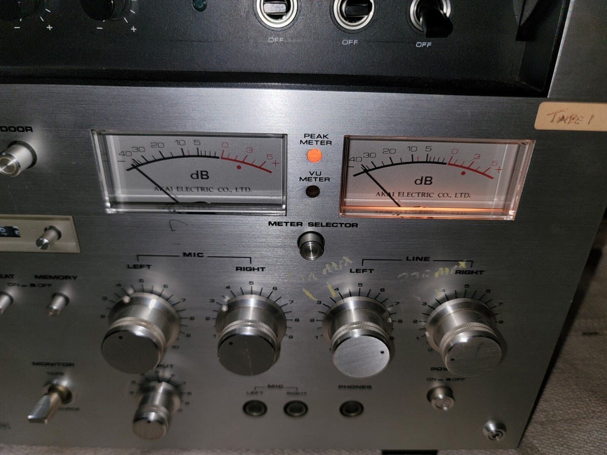 Vintage AKAI GXC-570D Stereo Cassette Deck Sensi-Touch Vintage AKAI GXC-570D Stereo Cassette Deck Sensi-Touch