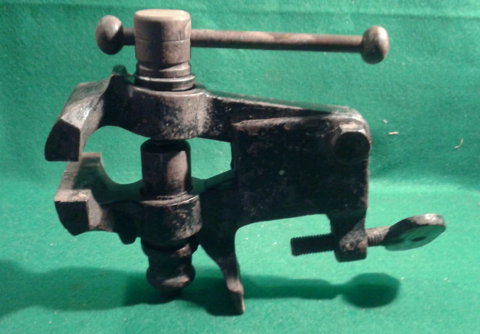 ANCIEN OUTIL PETIT ETAU ENCLUME FER FORGE BIJOUTIER HORLOGER ORFEVRE - Photo 2/2