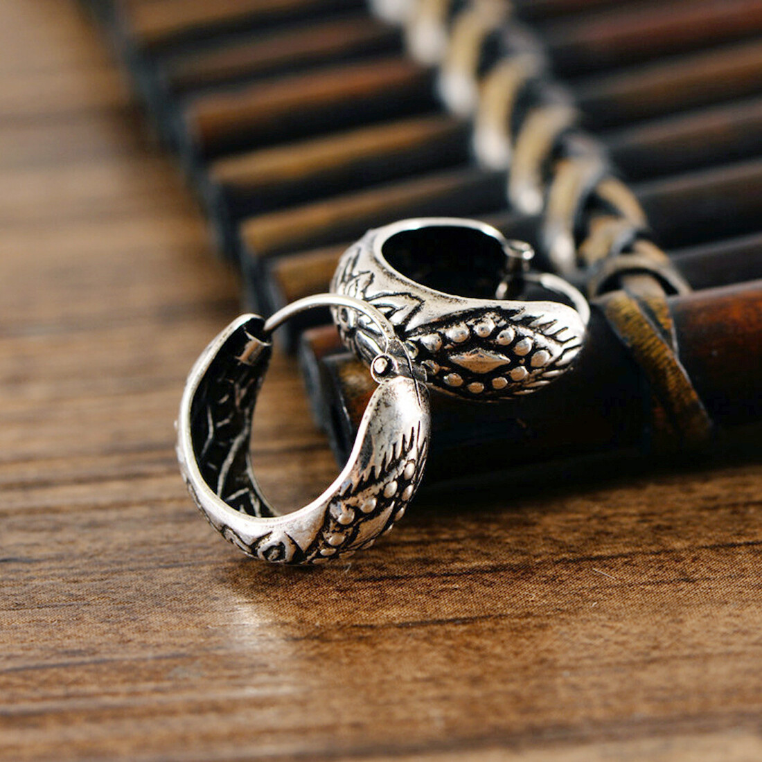 トランプ Lotus #04 925 Sterling Silver Bali Oxidiezed Lotus Flower Huggie Hoop