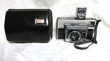 VINTAGE 1970s KODAK INSTAMATIC X-35 CAMERA w/ UNUSED CUBE & FIELD CASE