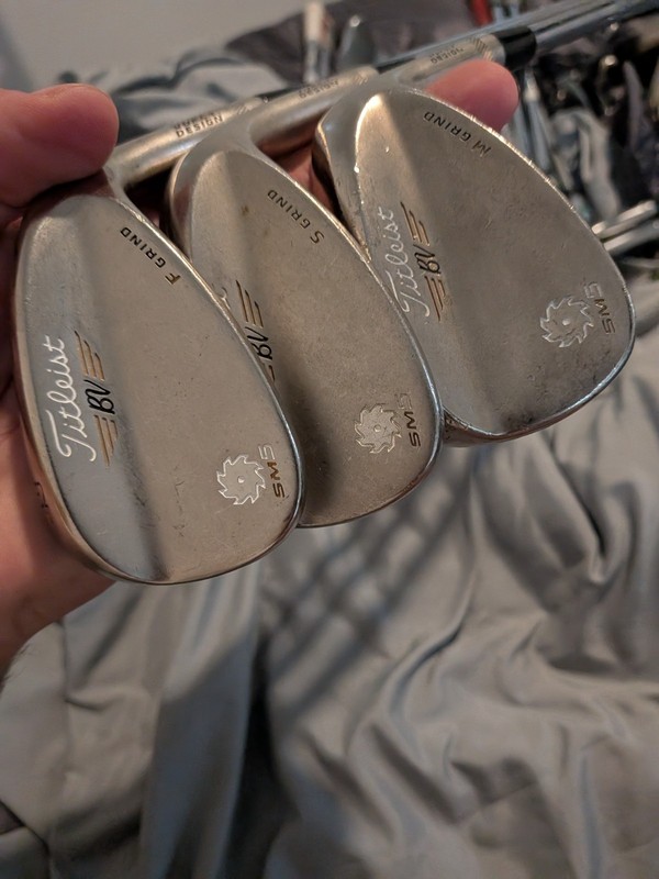 Right Titleist sm5 gold nickel wedge set.52,56,60.vokey.