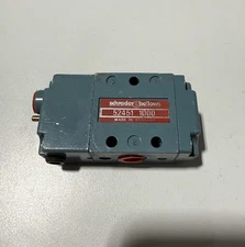 Parker Schrader Bellows 524511000 / 52451-1000 Control Valve 3-Way 2 Pos *NOS*