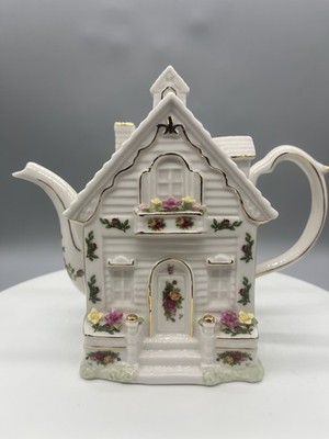 Royal Albert Vintage Cottage Teapot Old Country Roses RARE. 