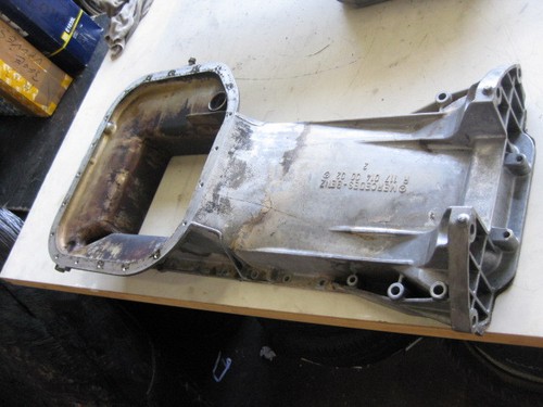 Mercedes-Benz Upper Engine Oil Sump (M117 Engine) A1170140002  - Bild 1 von 3