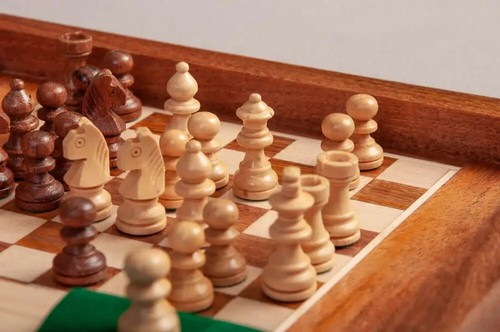 BOOK WOODEN MAGNETIC Travel Chess Set - LARGE - Picture 7 of 11