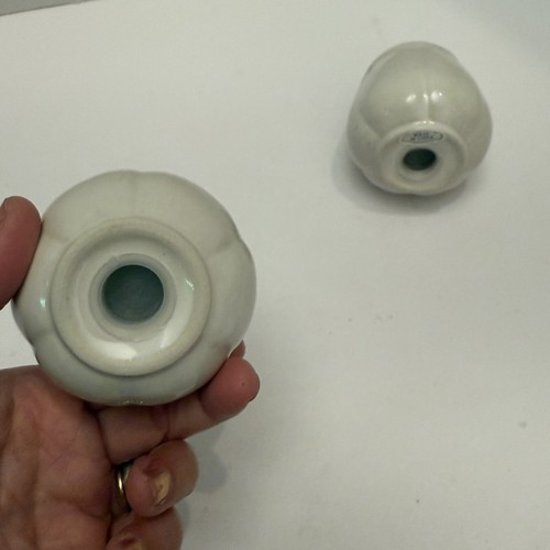 Rosen- und Blumenmuster mit blauen Punkten oben Salz- und Pfefferstreuer Made in China - Bild 5 von 7