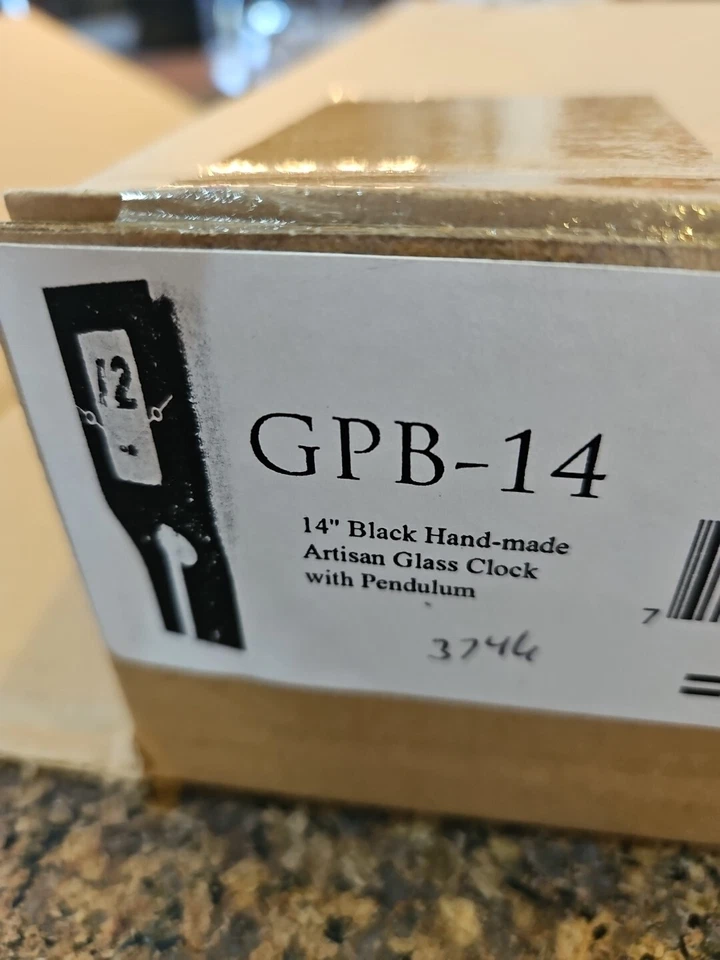 全新带盒 River City 玻璃挂钟 14x4.25 英寸黑色挂钟。 Design Artisan 匈牙利 全新 — 第 3/4 张图片