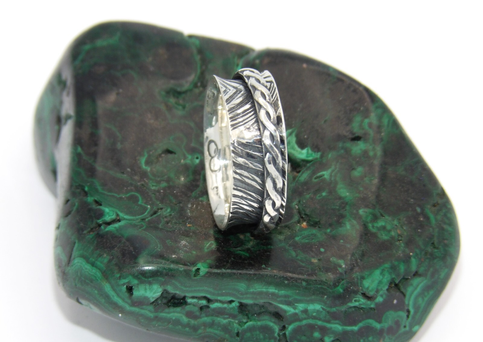 как выглядит Hand Made in USA Solid925Sterling Silver Oxidized Zebra Design Infinity Spinner фото