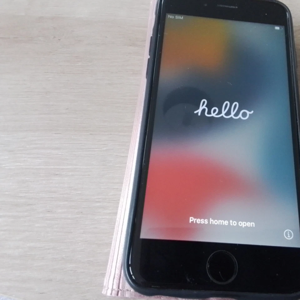 Apple iPhone 6s · 16GB, photo 1 of 5