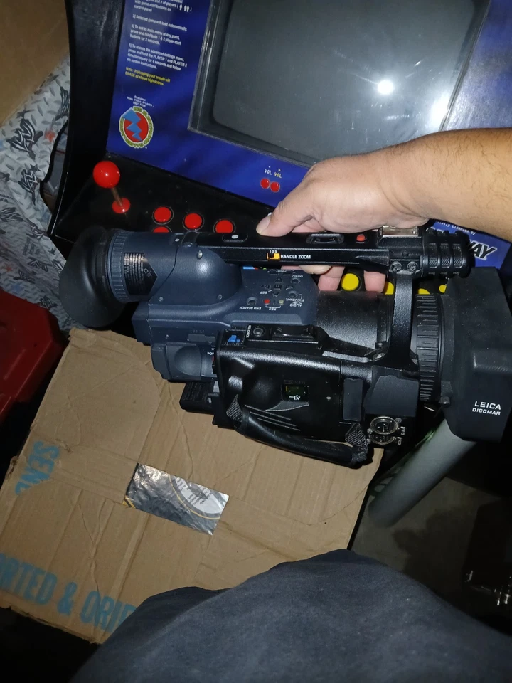 Panasonic AG-HVX200P 3-CCD P2/DVCPRO HD Camcorder - Image 4 of 4