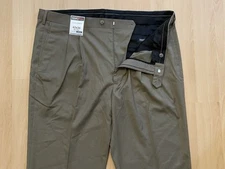 Roundtree & Yorke travelSMART 42X36 Brown Pleated Dress Pants Classic Fit NWT