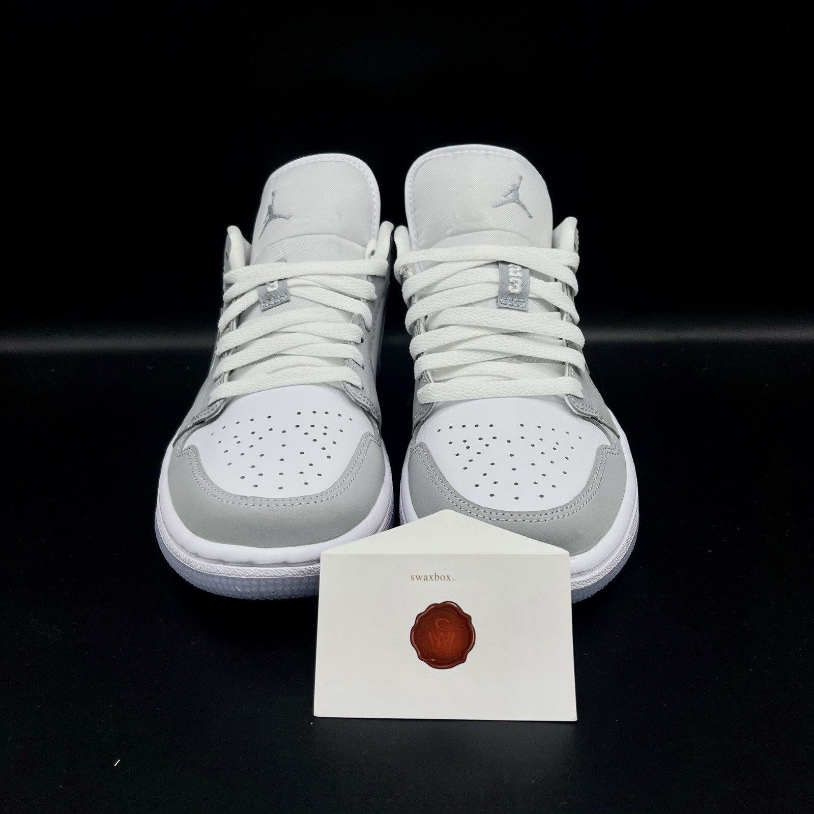WMNS AIR JORDAN 1 LOW WOLF GREY DC0774-105 - Michael Jordan Rookies