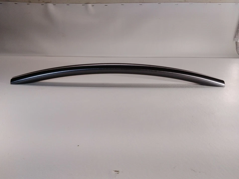 Manija de puerta para lavavajillas Samsung (acero inoxidable oscuro) N.º de parte: DD82-01061D Foto 3 de 4