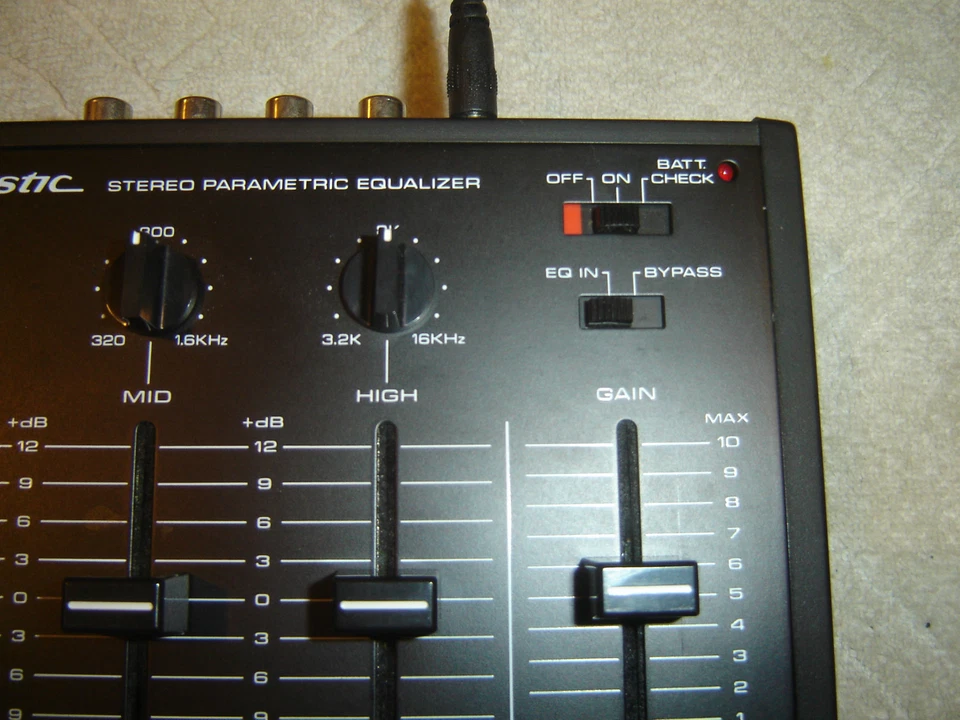 Realistic 32-1106, Stereo Parametric Equalizer, 3 Band Eq, Vintage Unit - Image 4 of 4