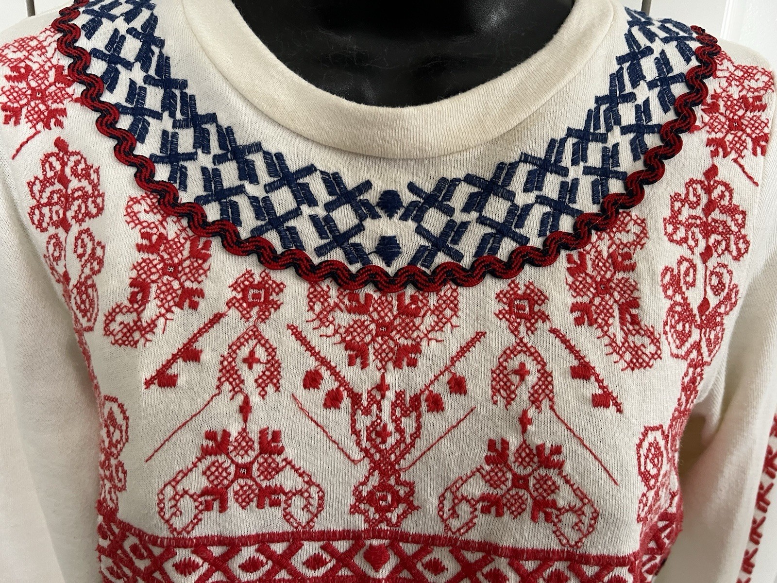 Lucky Brand Lucky Lotus Women's Embroidered Sweatshirt S Red Blue Off White thumbnail 4